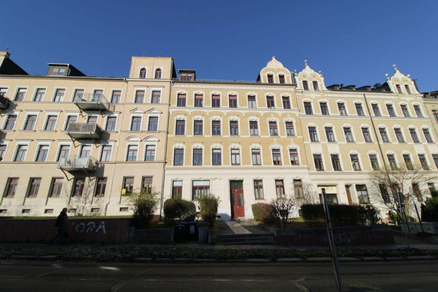 Thumbnail-*Langjährig vermietete 3-Zi.-ETW mit Balkon, großer Küche und Bad mit Wanne & Dusche