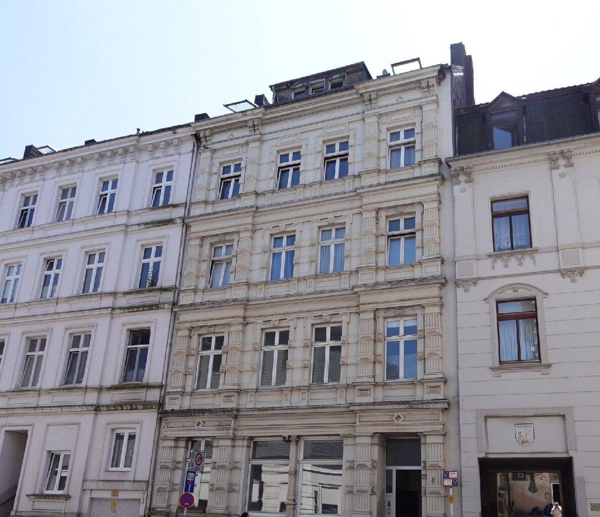 Thumbnail-IDEALE SINGLE WOHNUNG IM HINTERHAUS - DENKMAL IN ZENTRALER STADTLAGE