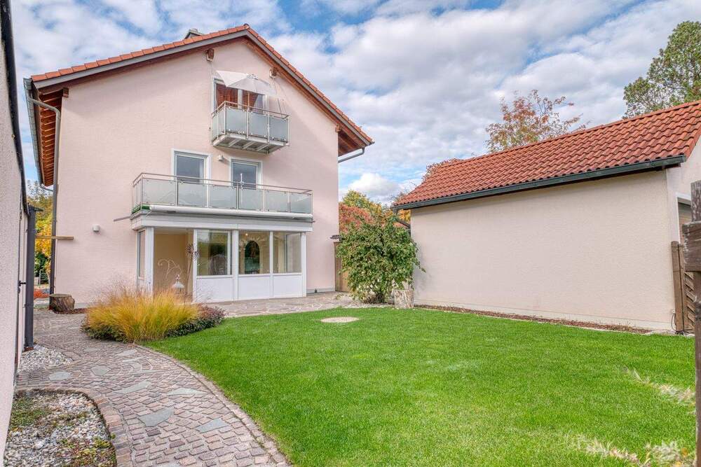 Thumbnail-Doppelhaushälfte mit flexibler Nutzung – auf großzügigem Grundstück