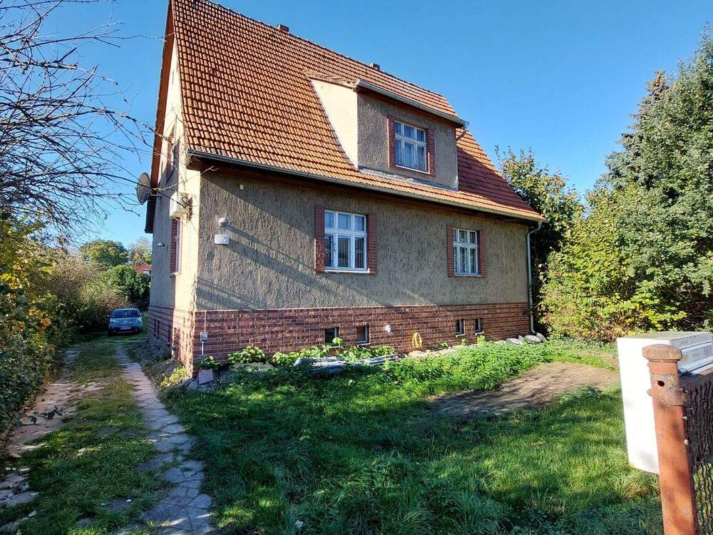 Thumbnail-Raus aus der Miete ! Viel Raum und Platz: Vielseitiges renovierungsbedürftiges Einfamilienhaus, zum kurzfristigen Bezug,