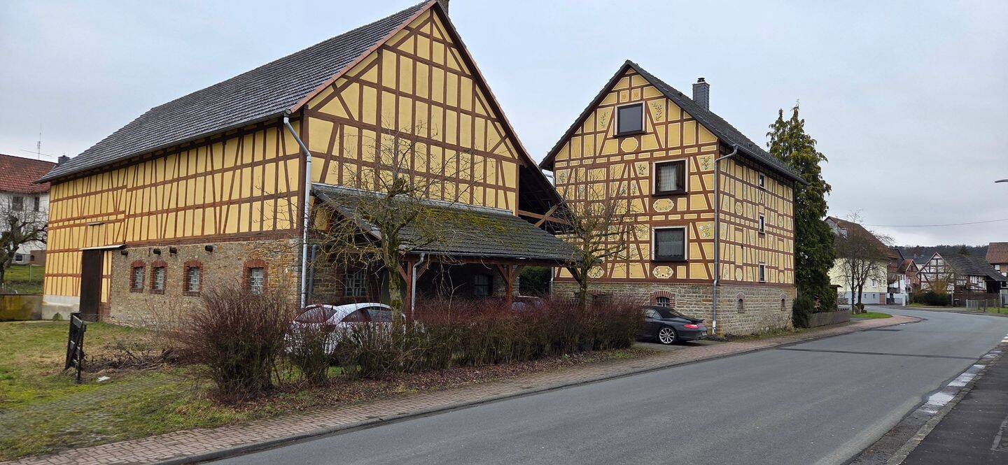 Thumbnail-Ideal für Tierhaltung: Wohnhaus mit Stallungen und Scheune mit 3603 m² Grundstück