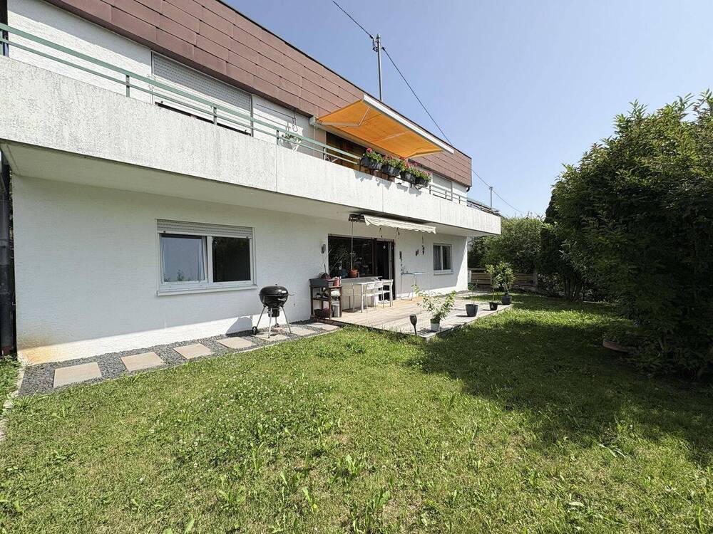 Terrasse und Gartenanteil