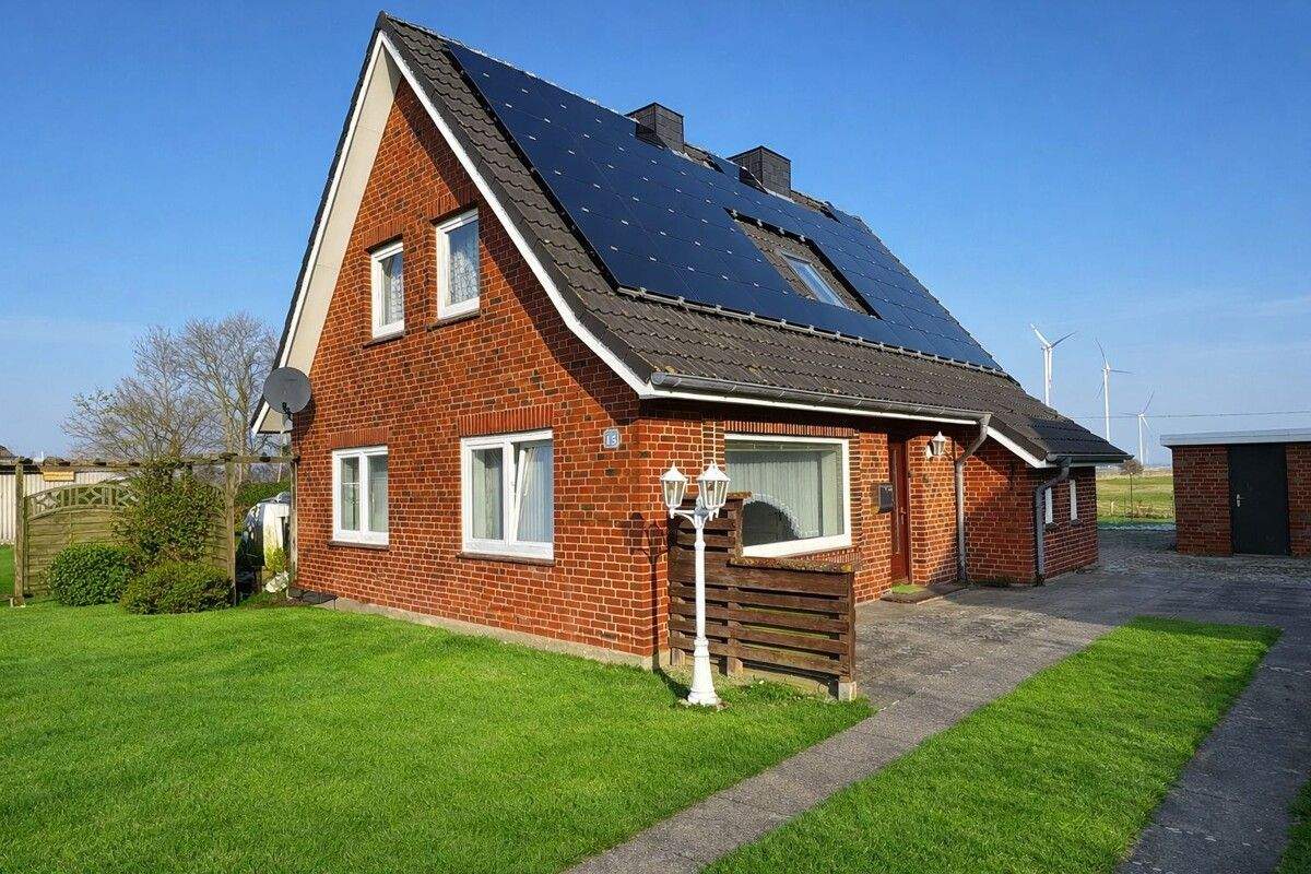 Thumbnail-Ein Haus mit Charakter - viel Platz, Ruhe und Potenzial für Ihr Traumzuhause in Neufeld!