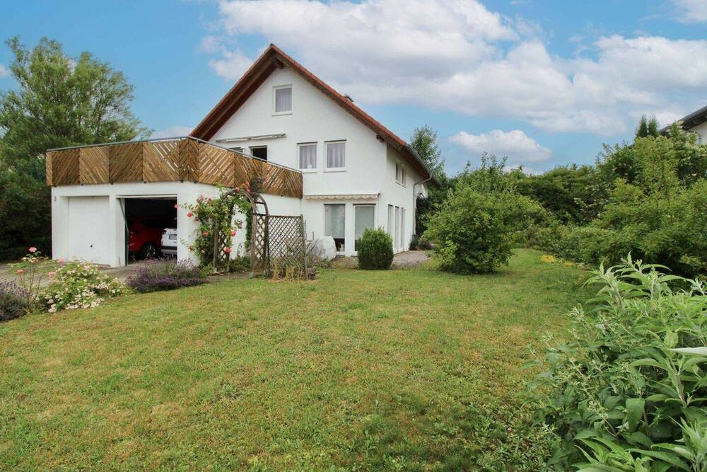 Thumbnail-Schönes 2-Familienhaus mit großem Garten und zahlreichen Parkmöglichkeiten