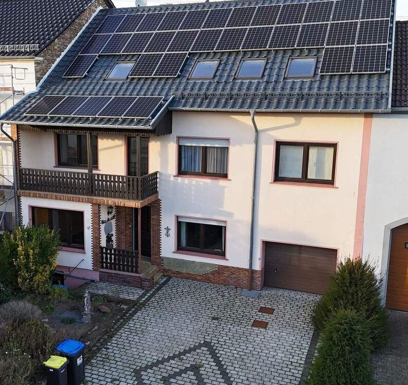 Thumbnail-Großes Haus mit PV - Garten - Garage