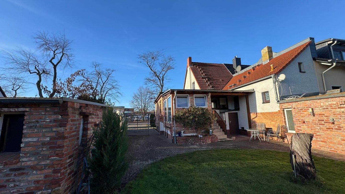 Thumbnail-Doppelhaushälfte in Rathenow mit großem Grundstück zu verkaufen!