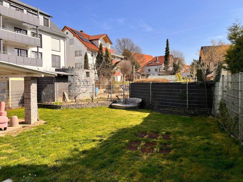 Thumbnail-+ Einfamilienhaus (DH) mit großem Garten - PKW-Stellplatz - überdachte Terrasse & Balkon +
