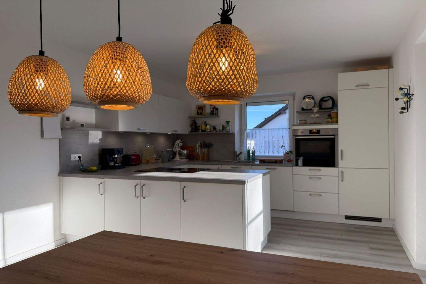 Thumbnail-Exklusive, neuwertige 4 Zi. Wohnung mit Balkonterrasse, Doppelcarport, Keller, toller Aussicht uvm.