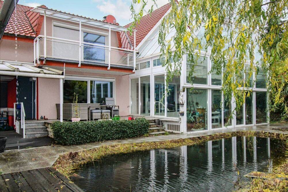 Thumbnail-Großzügiges 8-Zi. Haus plus Bungalow, Wintergarten, Garage, 2 Carports in Braunschweig Weststadt