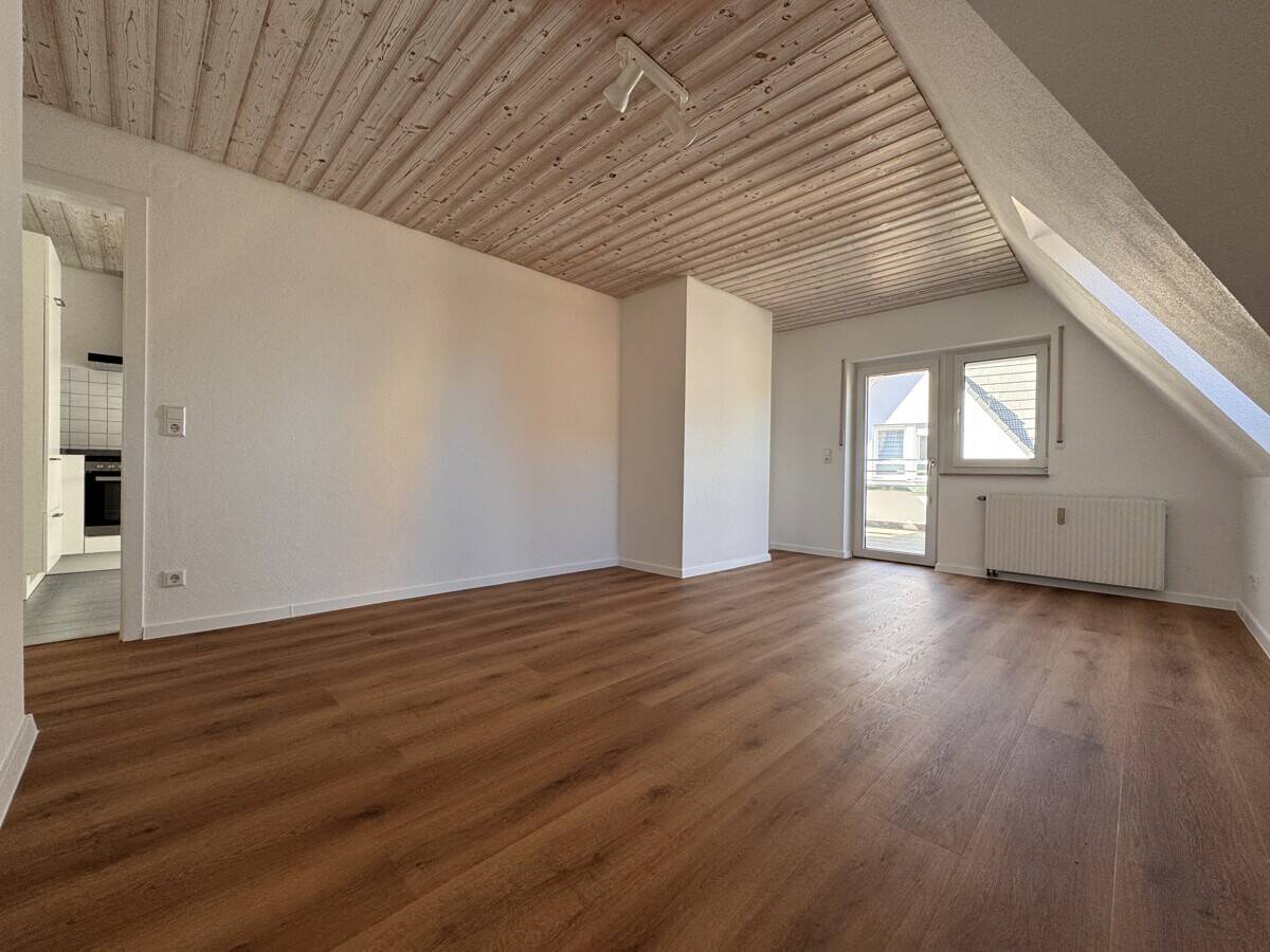 Thumbnail-Helle 2,5-Zimmer-DG-Wohnung mit großem Balkon & Homeoffice in der Innenstadt