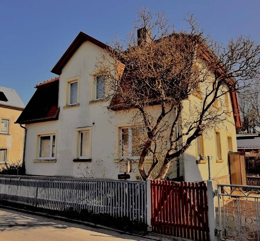 Thumbnail-Ein-Zweifamilienhaus auf dem Lande