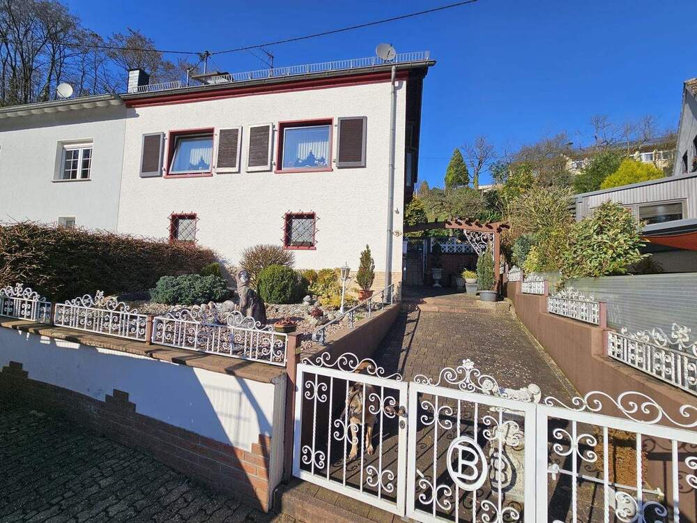 Thumbnail-Wohnhaus in ruhiger Lage mit schönem Garten