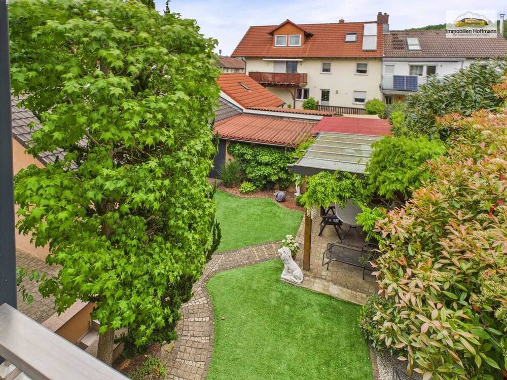 Thumbnail-Modernisiertes Zweifamilienhaus mit WEG-Teilung, Wintergarten & 2 Garagen in Hösbach