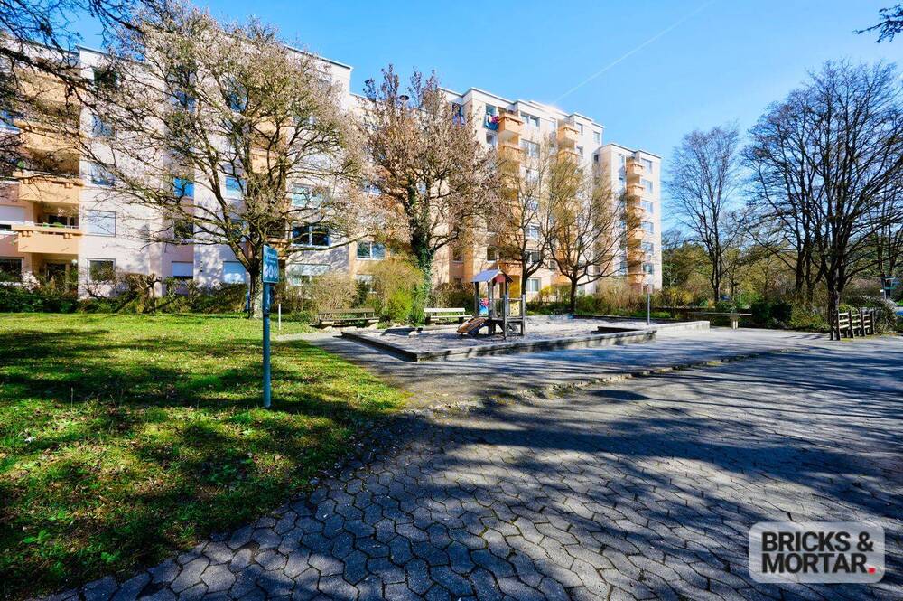 Thumbnail-3-Zimmer-Wohnung mit Fernblick, Aufzug & großem Potenzial in Tübingen-Waldhausen