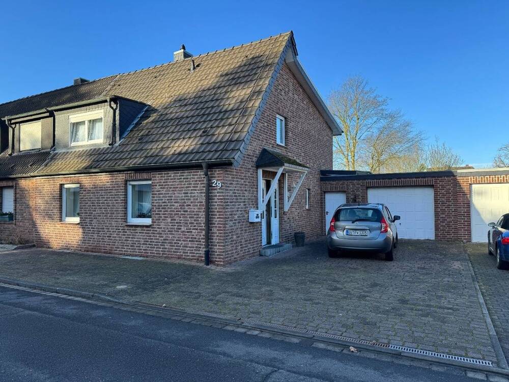 Thumbnail-schönes, ruhig, aber zentral gelegenes Einfamilienhaus mit großem Garten und Garage zu verkaufen