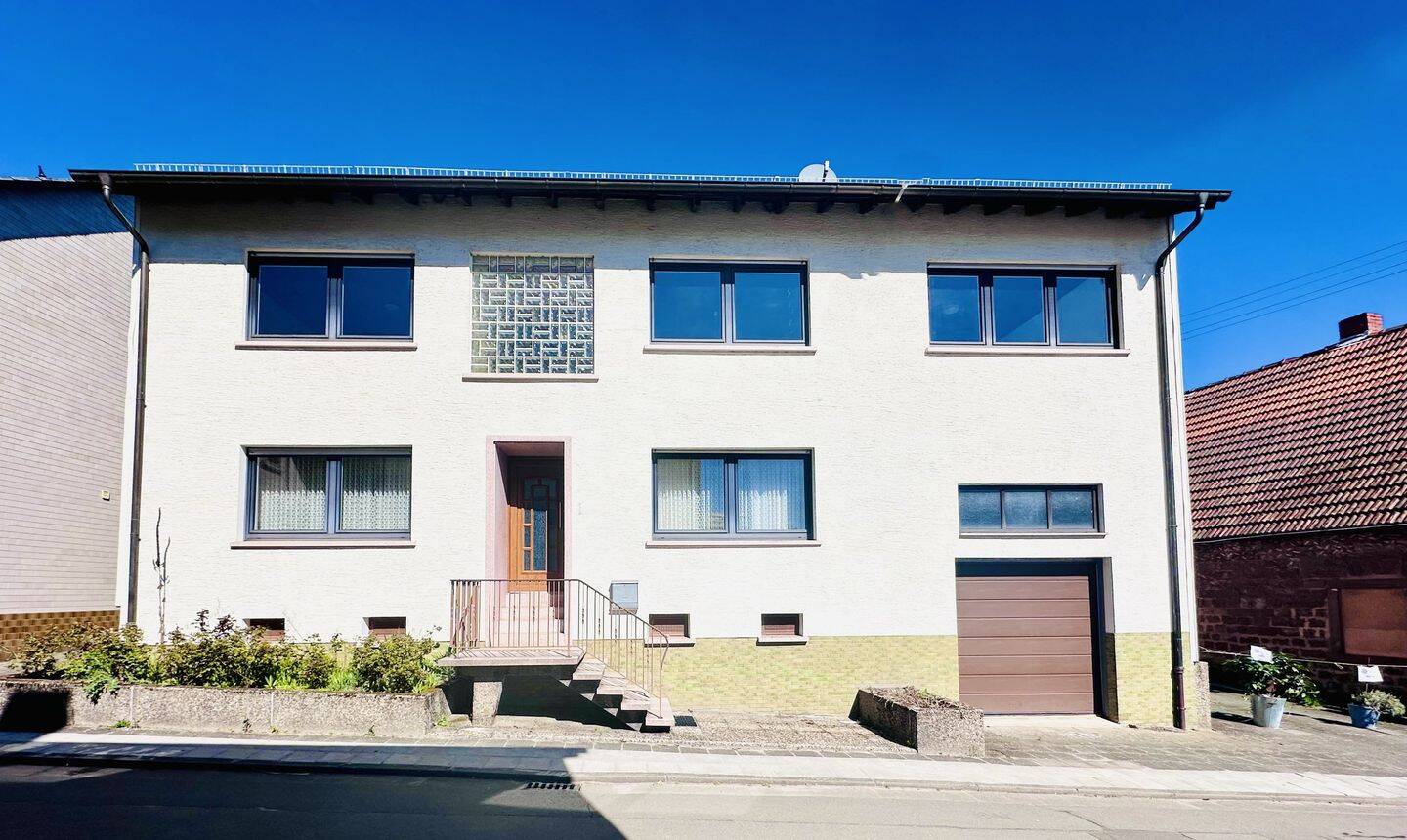 Thumbnail-Queidersbach - Geräumiges Ein-Zweifamilienhaus mit Garage und Garten