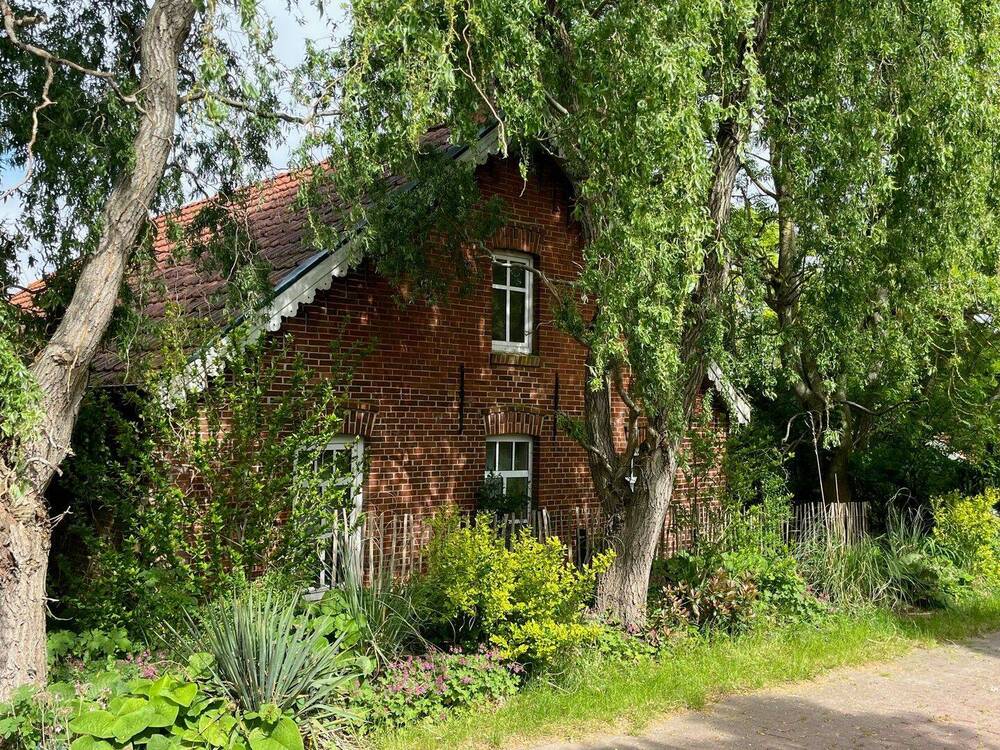 Thumbnail-Klein, urig, echt ostfriesisch. Einfamilienhaus auf großem Grundstück.