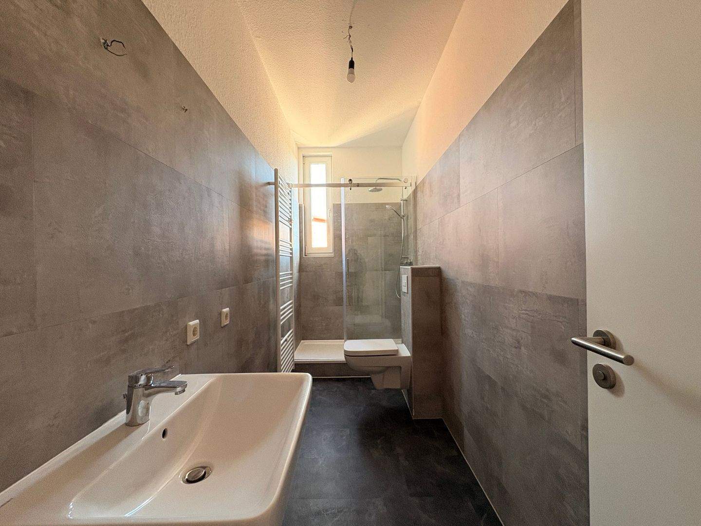 Thumbnail-2 RW im Dachgeschoss mit modernem Bad in toller Lage!