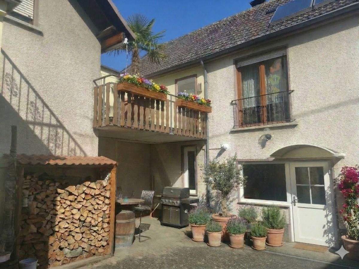 Thumbnail-Einfamilienhaus mit Hof, Garten und 4 Garagen in Mülheim-Kärlich zu verkaufen.