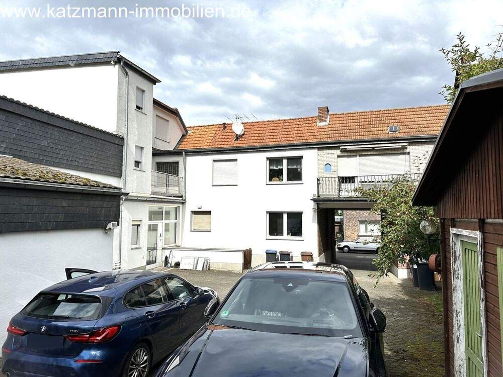 Thumbnail-Wohn- und Geschäftshaus + Garagen + 1.186 m² großes Grundstück zu verkaufen