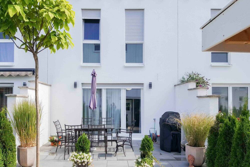 Thumbnail-Modernes Reihenhaus (BJ 2015, A+) mit Garten, 3 Bädern, Wärmepumpe und 2 Stellplätzen in Wiesbaden