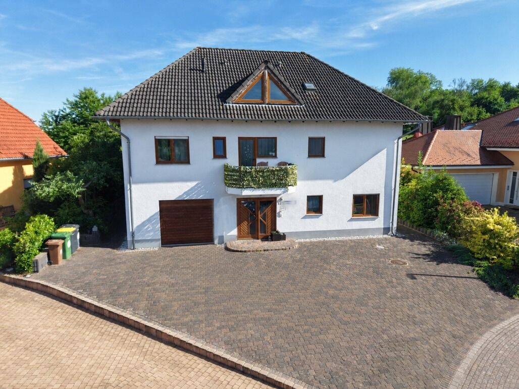 Thumbnail-Freistehendes Einfamilienhaus mit Einliegerwohnung in ruhiger Ortsrandlage - flexibel wohnen mit Perspektive!
