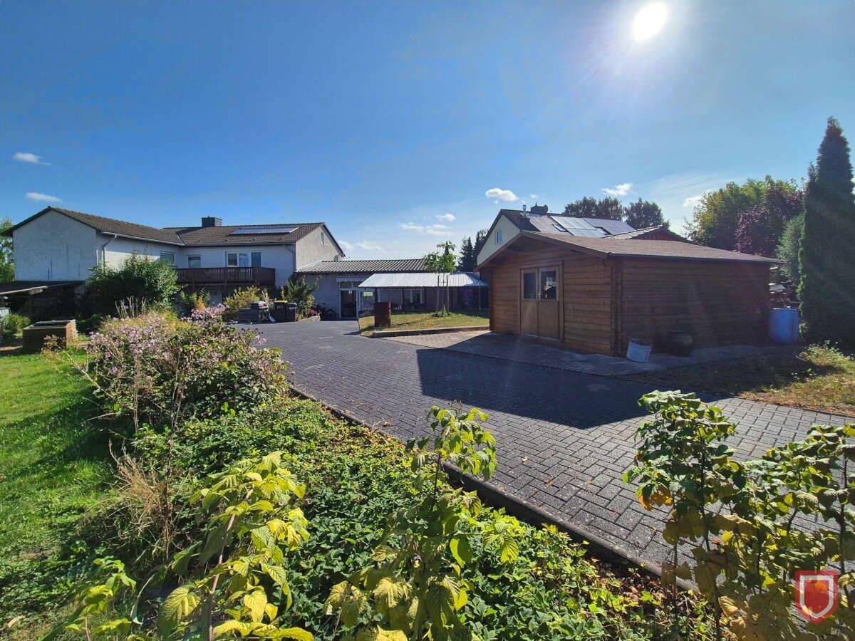 Thumbnail-Einfamilienhaus mit viel Platz und Einliegerwohnung auf großem Grundstück in Calden