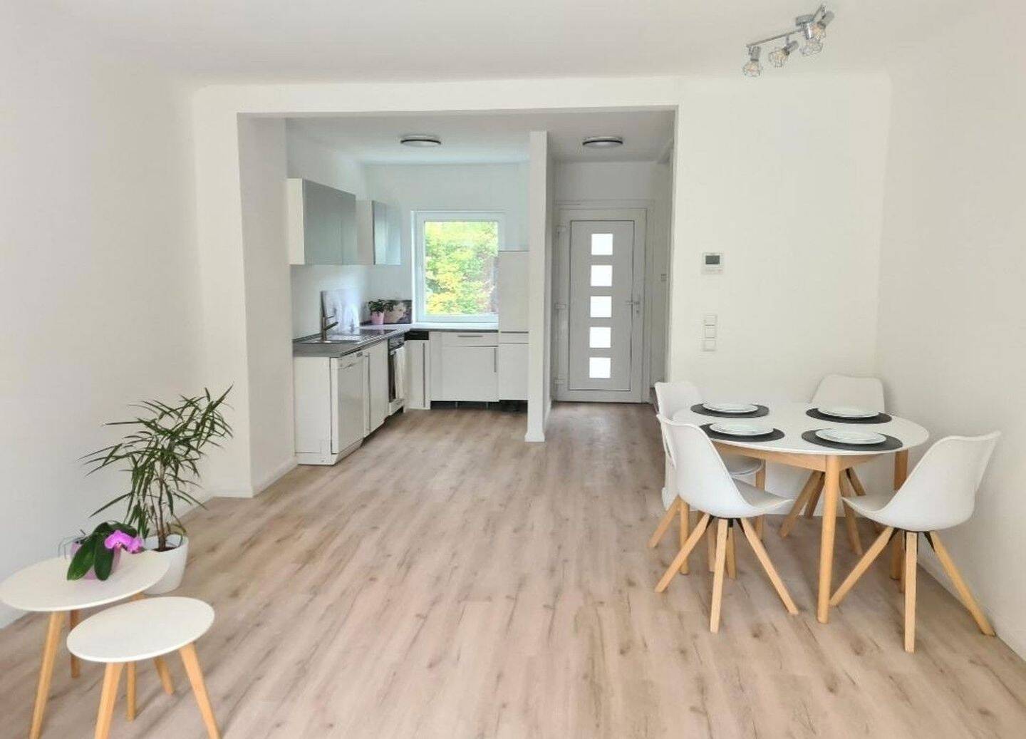 Thumbnail-Provisionsfrei! Stilvoll modernes Haus mit sonnigem Garten