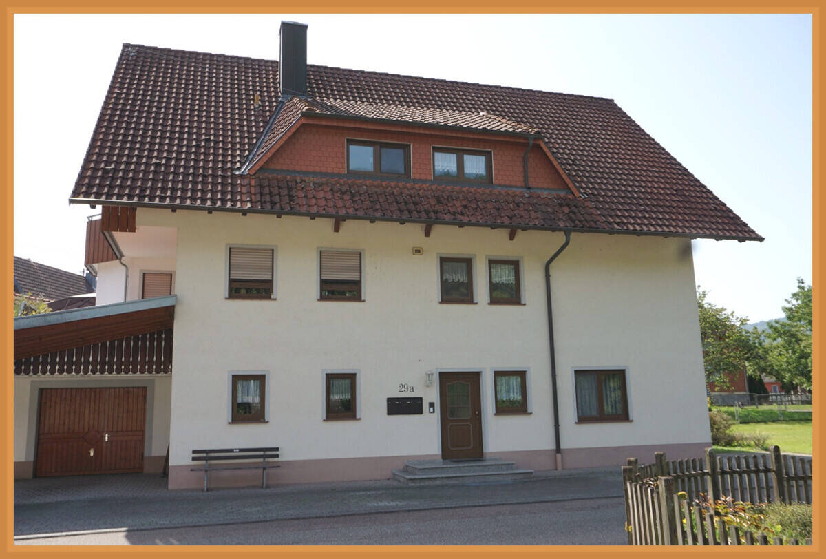 Thumbnail-Investieren & Wohnen: Großzügiges Mehrfamilienhaus in guter Wohnlage von Steinach zu verkaufen !