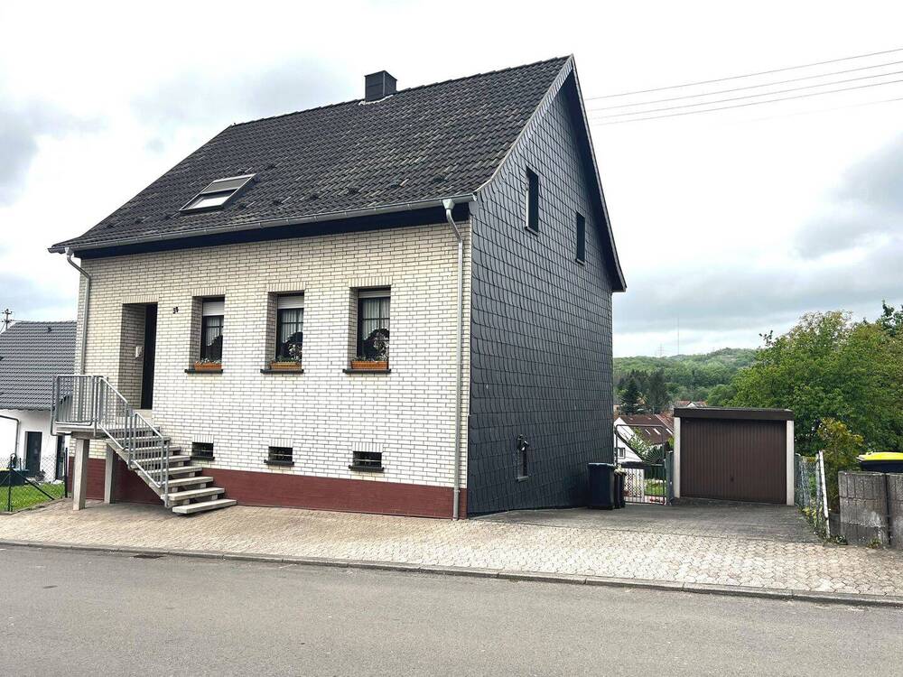 Thumbnail-Einfamilienhaus mit großem Garten, Sonnenterrasse und herrlichem Fernblick in Quierschied
