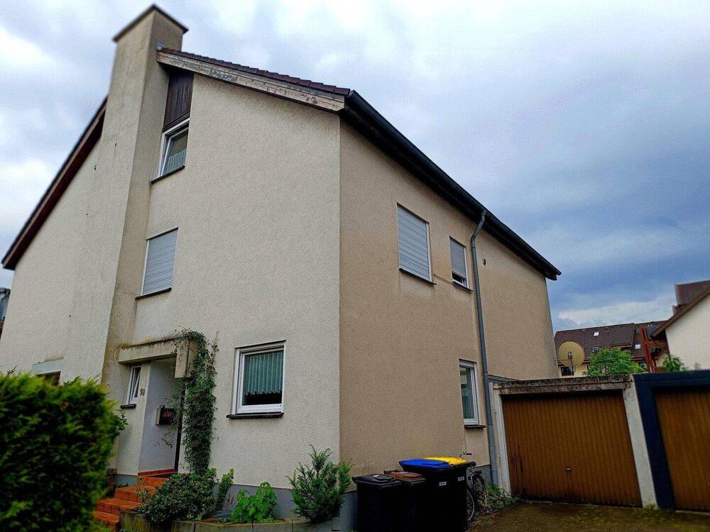 Thumbnail-Ein Haus zum wohlfühlen, mit gut durchdachten Wohnräumen. Die Gartenseite hat eine große Markise