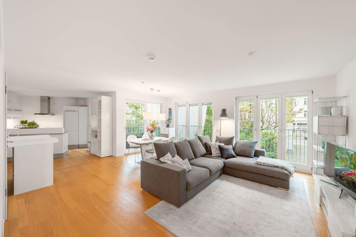 Thumbnail-AIGNER - Seltene Gelegenheit in Schwabing: Lichtdurchflutete 2-Zimmer-Wohnung in ruhiger Toplage