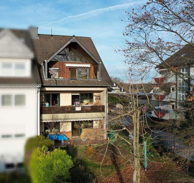 Thumbnail-Großzügiges Zweifamilienhaus in bevorzugter Lage von Leverkusen-Lützenkirchen