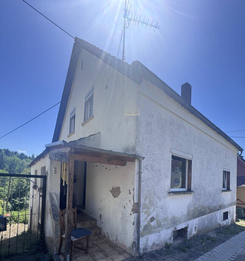 Thumbnail-Freistehendes renovierungsbedürftiges EFH in Lebach-Aschbach im Bieterverfahren zu verkaufen!
