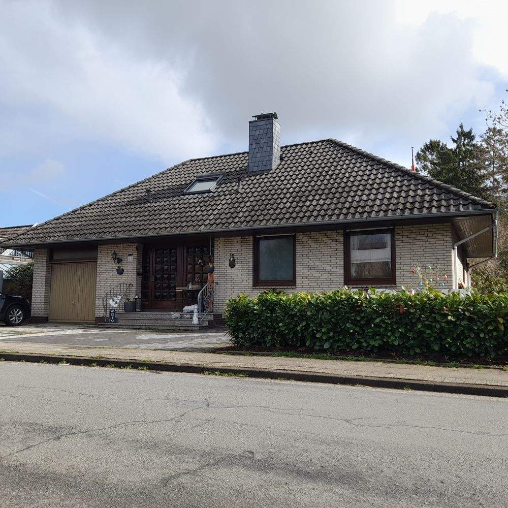 Thumbnail-Wunderschönes Einfamilienhaus mit Garage und Wintergarten für den gehobenen Anspruch in Brake-Süd