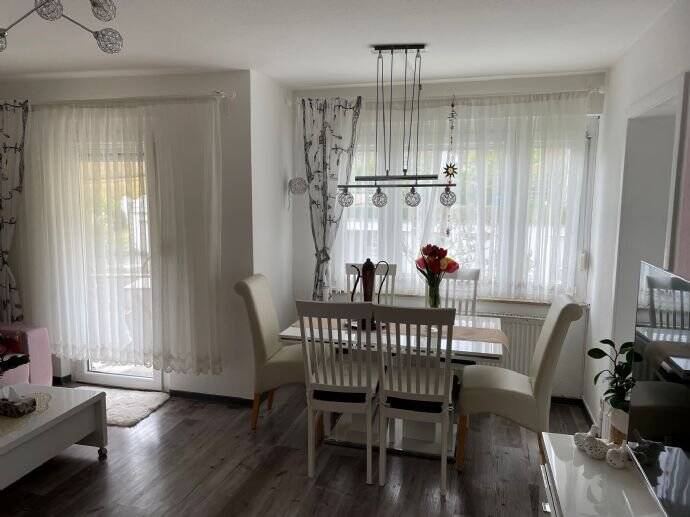 Thumbnail-Schöne gepflegte 4,5 Zimmerwohnung inkl. großer Garage in guter Lage zu verkaufen!