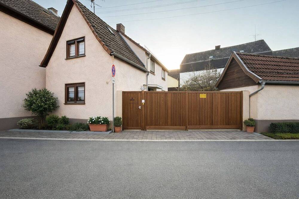 Thumbnail-Sanierungsbedürftiges EFH in schöner Lage von WI-Bierstadt