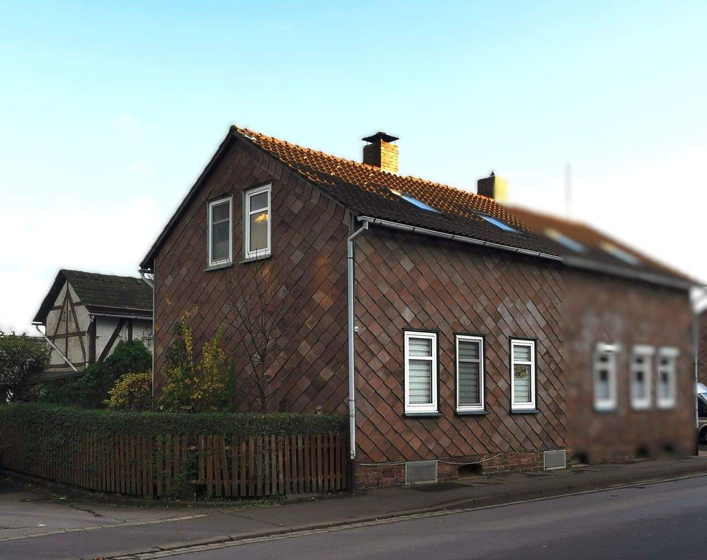 Thumbnail-Charme der Geschichte: Doppelhaushälfte mit Garten und Modernisierungspotenzial in Holzminden