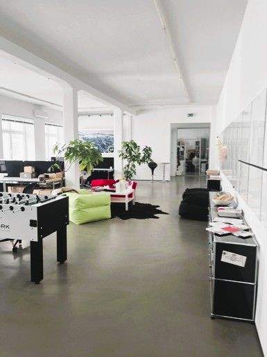 Schreibtischplatz