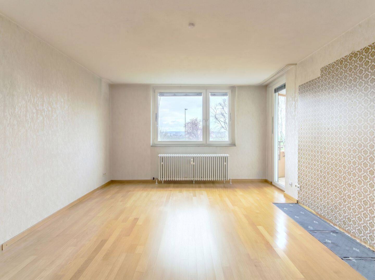 Thumbnail-Helle 3,5-Zimmer-Wohnung mit Balkon, Feldnähe und großem Gestaltungspotenzial