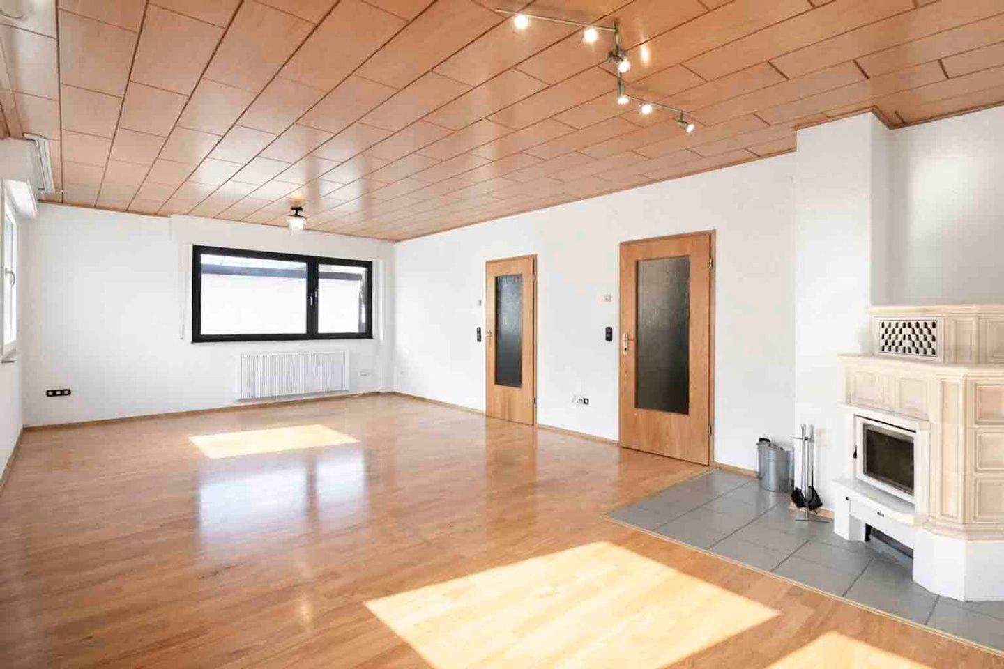 Thumbnail-Fast wie ein eigenes Haus - charmante Maisonette-Wohnung mit Kamin, Balkon & Dachstudio