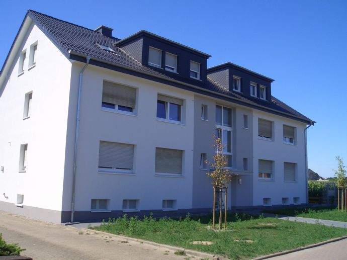 Thumbnail-Unverbauter Ausblick vom Balkon: 3-Zimmer-Wohnung im Obergeschoss mit Garage in Bruchmühlen