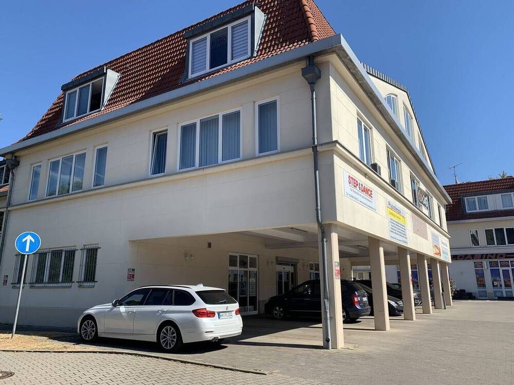 Thumbnail-Halle Produktionsfläche mit Parkmöglichkeiten