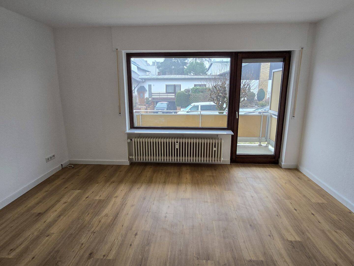 Thumbnail-Neu Renovierte Hochparterre-Wohnung mit Süd-West-Balkon und PKW-Stellplatz in Seeheim-Jugenheim