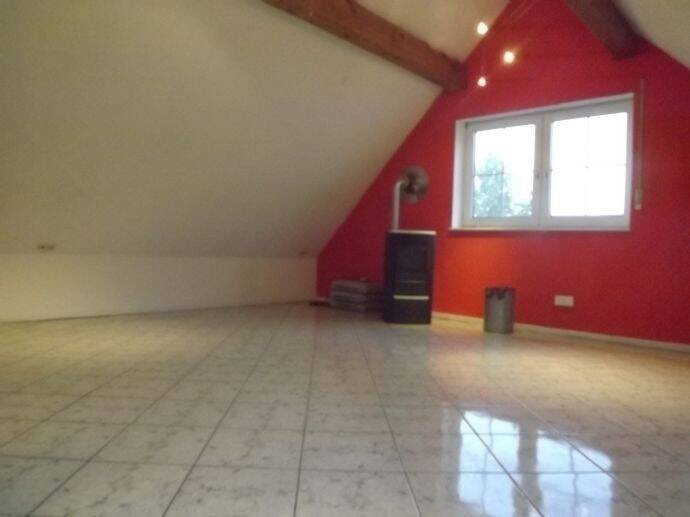 Thumbnail-Gut geschnittenes 2 Zimmer-Apartment mit Einbauküche und Wannenbad, in ruhiger Lage von Wiesenbronn. Nur 10 Min. nach Kitzingen...