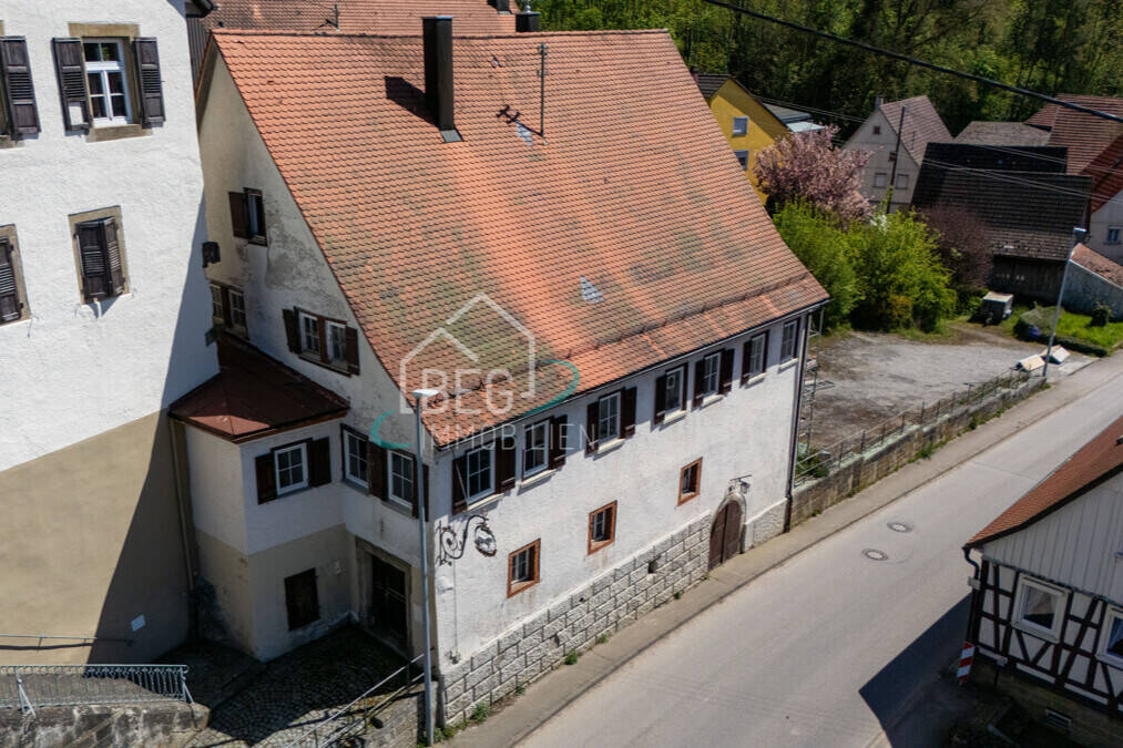 Thumbnail-Mehrfamilienhaus-Potenzial im Ortskern Rieden - entkernt und vorbereitet