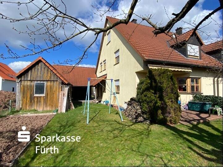 Thumbnail-Ein-Zweifamilienhaus in Roßtal