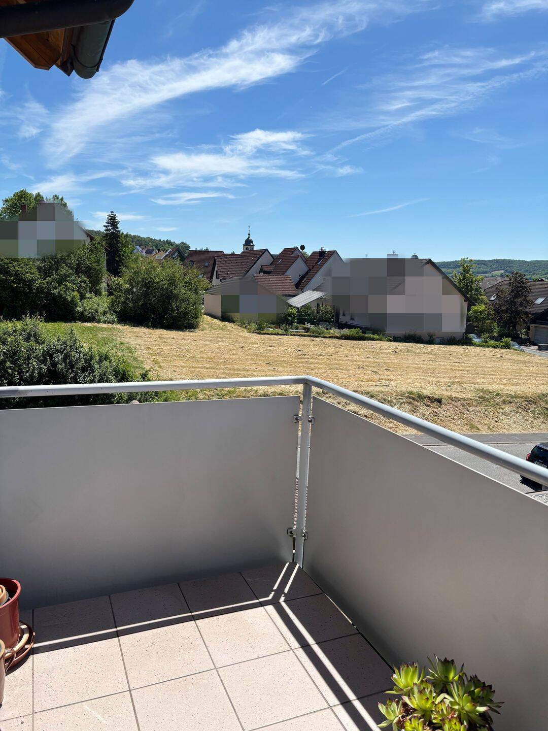 Thumbnail-Gepflegte 3 Zimmerwohnung mit sonnigem Balkon und Garage in Eibelstadt !