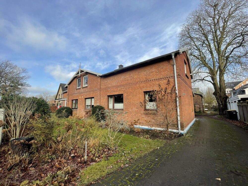 Thumbnail-Mehrfamilienhaus mit drei Wohneinheiten mit genehmigter Bauvoranfrage für ein Doppelhaus