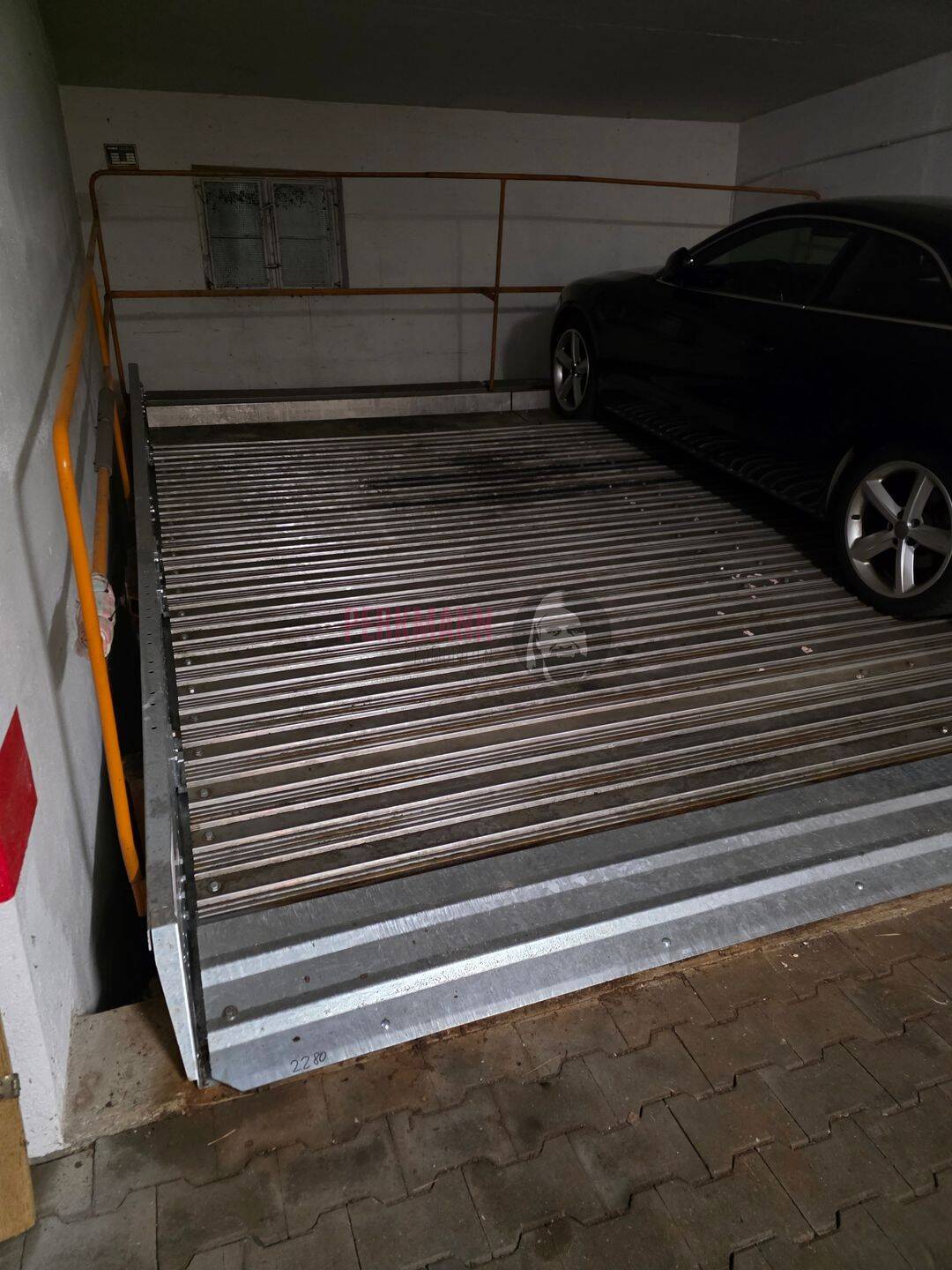 Thumbnail-Duplex Stellplatz oben, in kleiner Tiefgarage. Frisch instandgesetzt Aidenbachstrasse